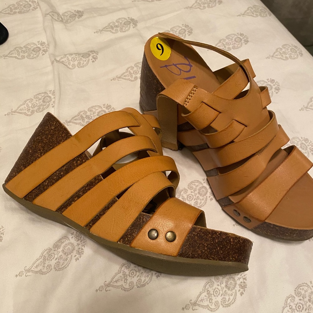 NWOT Strappy Wedges